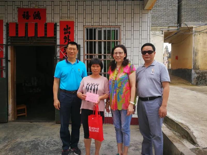 佛山妇幼保健院到大湾镇榃葛村开展“爱心捐赠”扶志扶智活动5