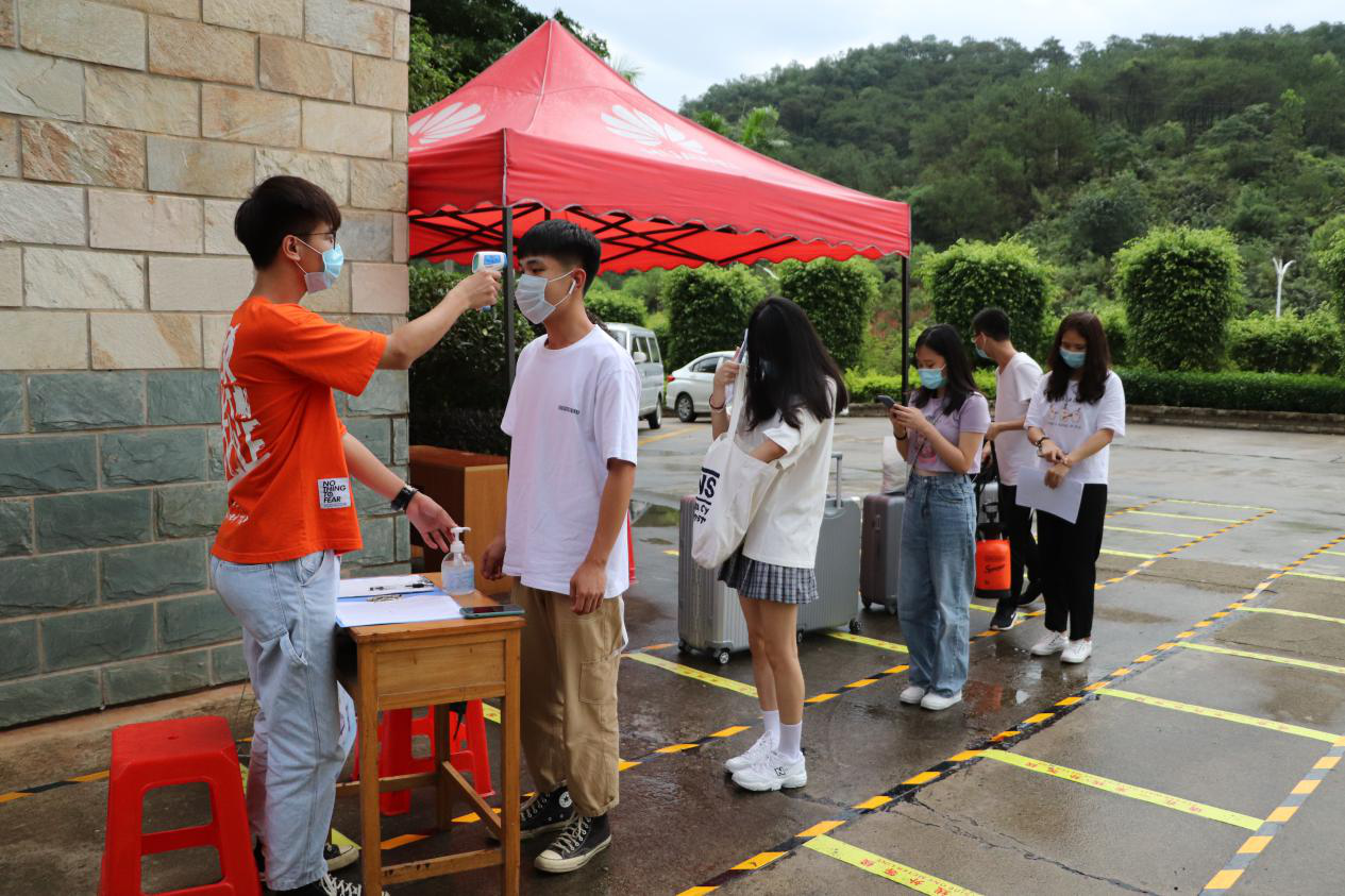华立学院云浮校区顺利完成学生返校工作1