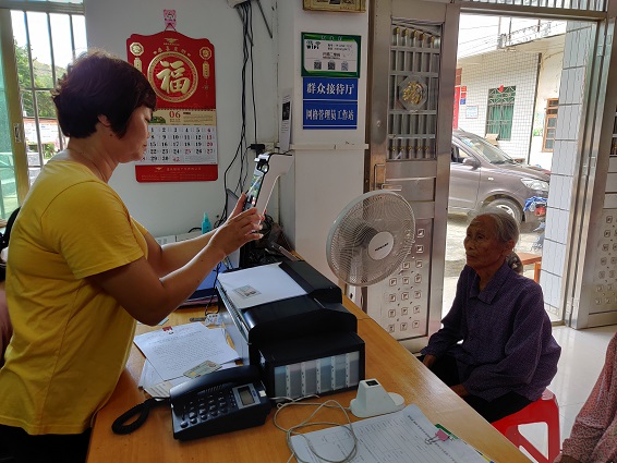 郁南大方镇开展下乡生存认证服务3