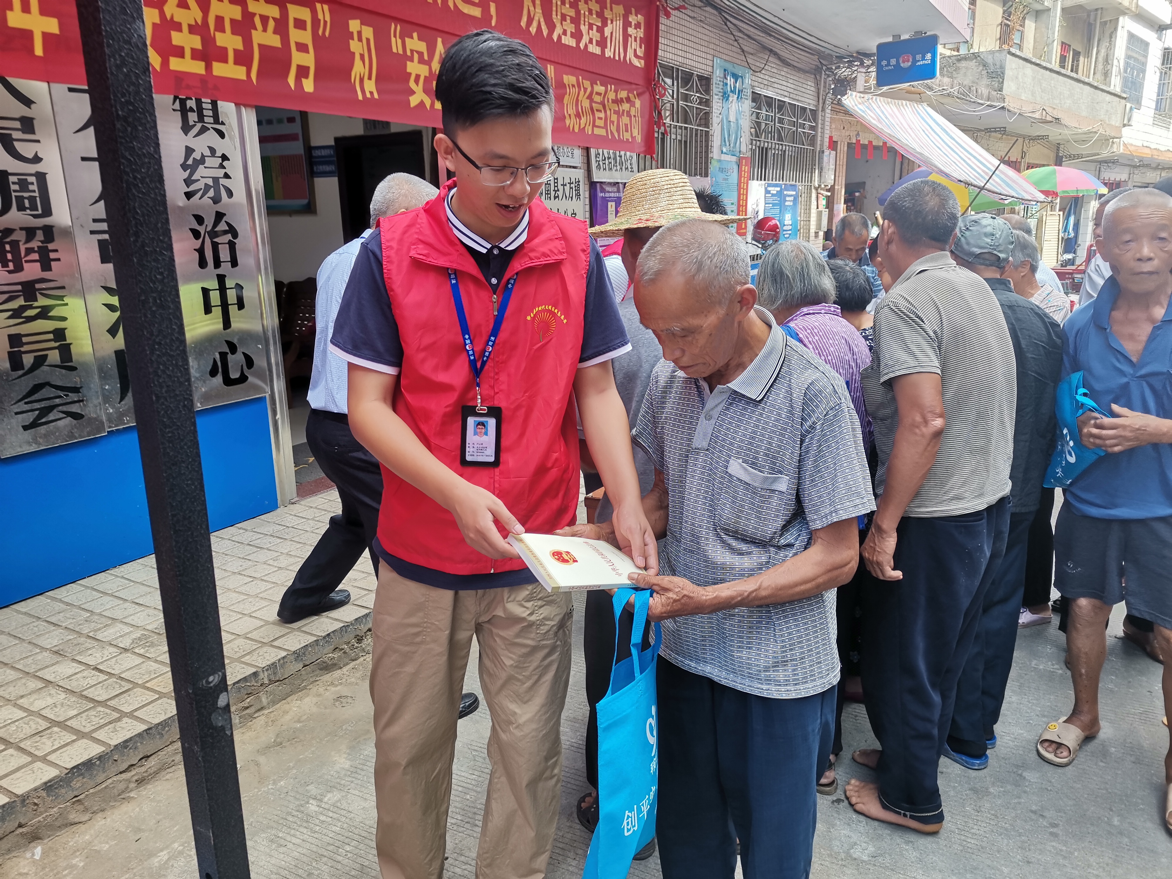大方镇开展禁毒宣传进校园、进村居2