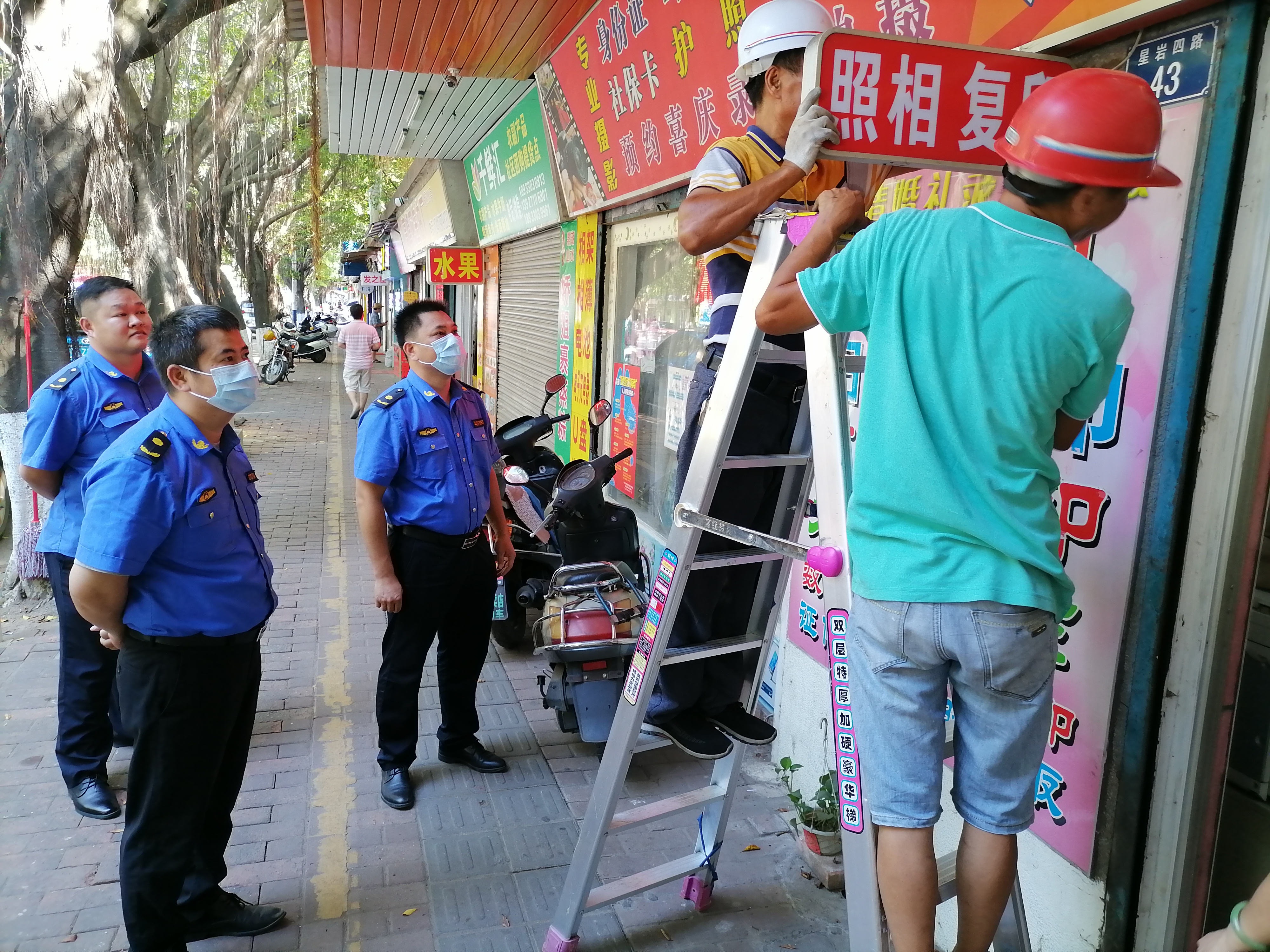 高峰街：整治广告牌乱象