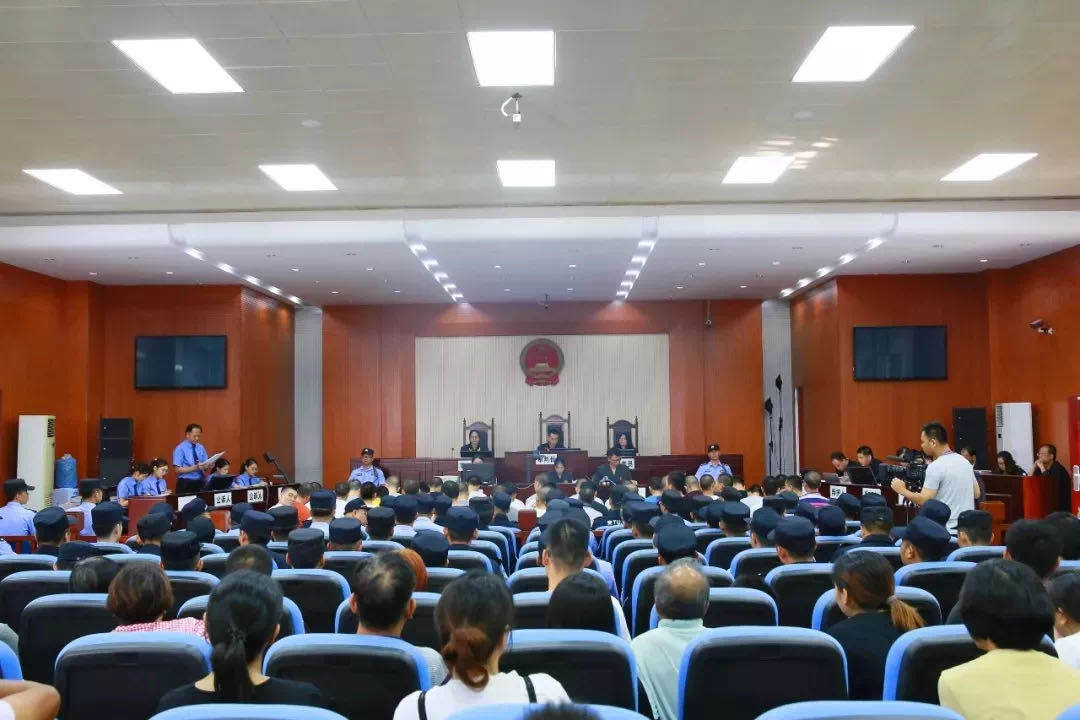 新兴人民检察院出庭公诉扫黑除恶案件 