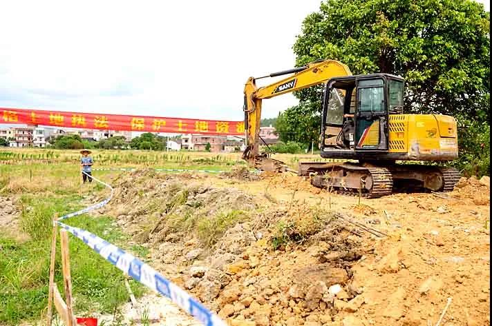 罗定依法清拆太平镇非法占用耕地违建物1