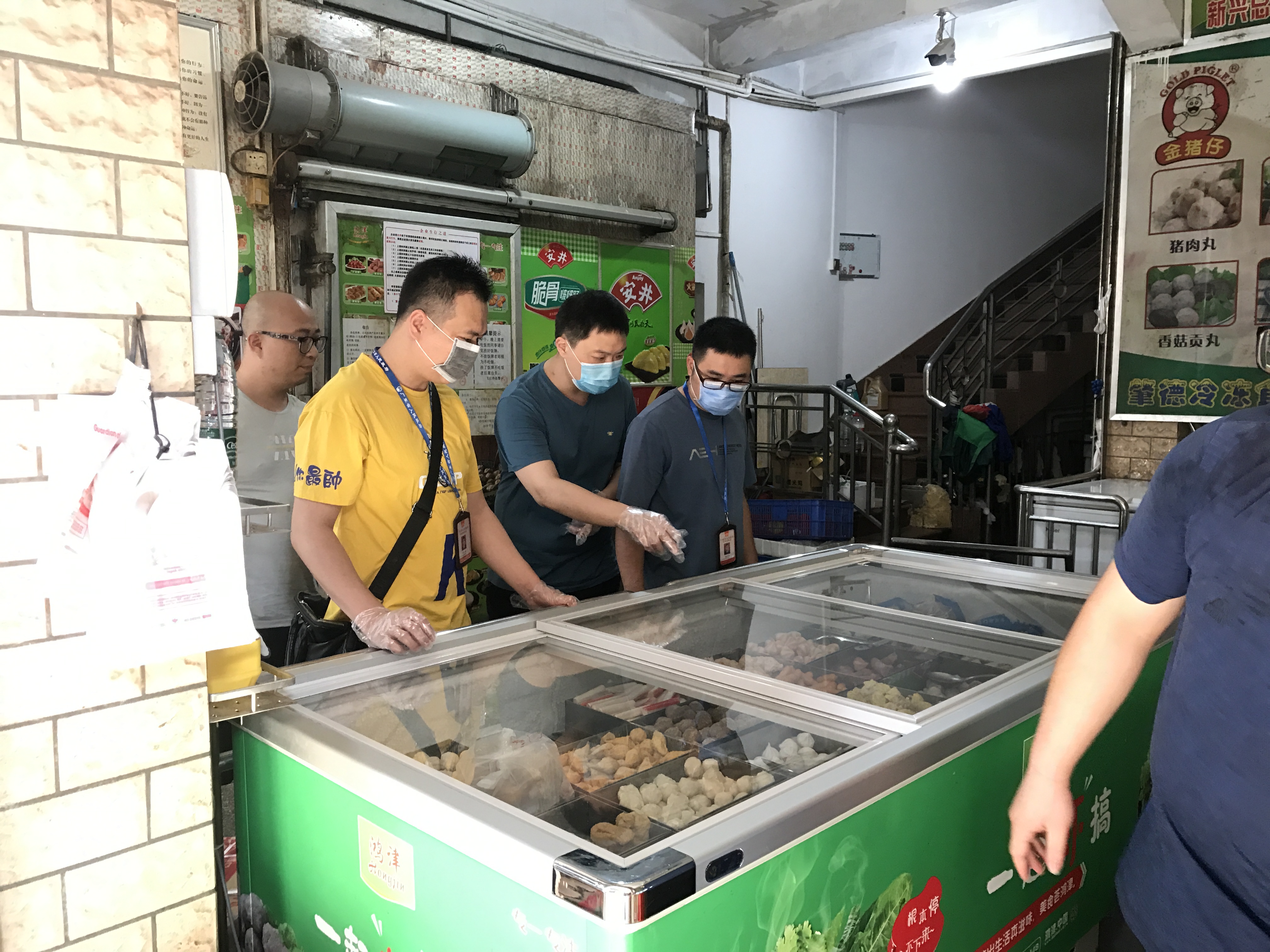 新兴县全面排查厄瓜多尔进口冻南美白虾1