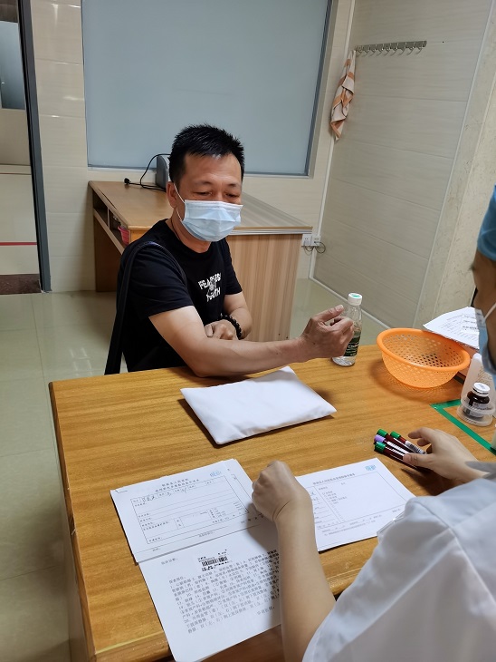 郁南县总工会组织86名劳模免费体检