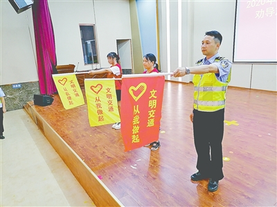 我市举行文明交通劝导志愿者岗前培训班