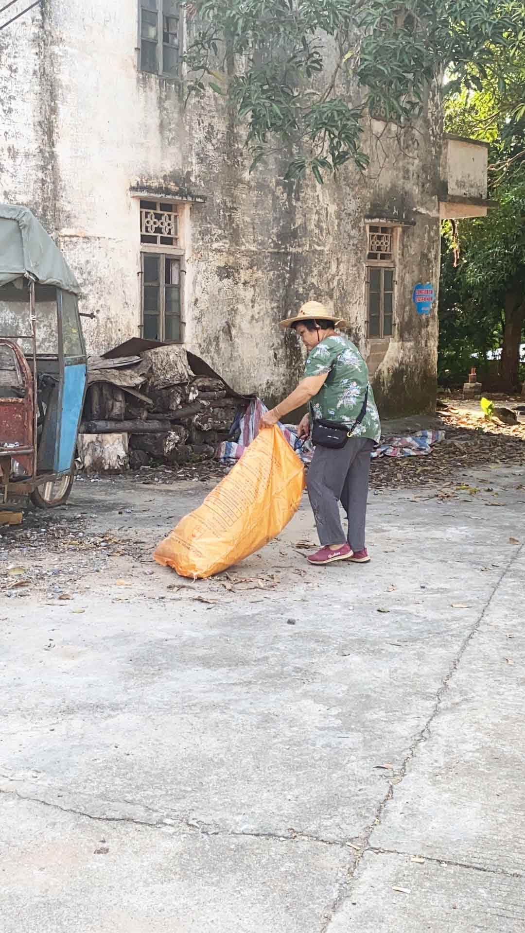 郁南大湾群众卫生综合整治 (2)