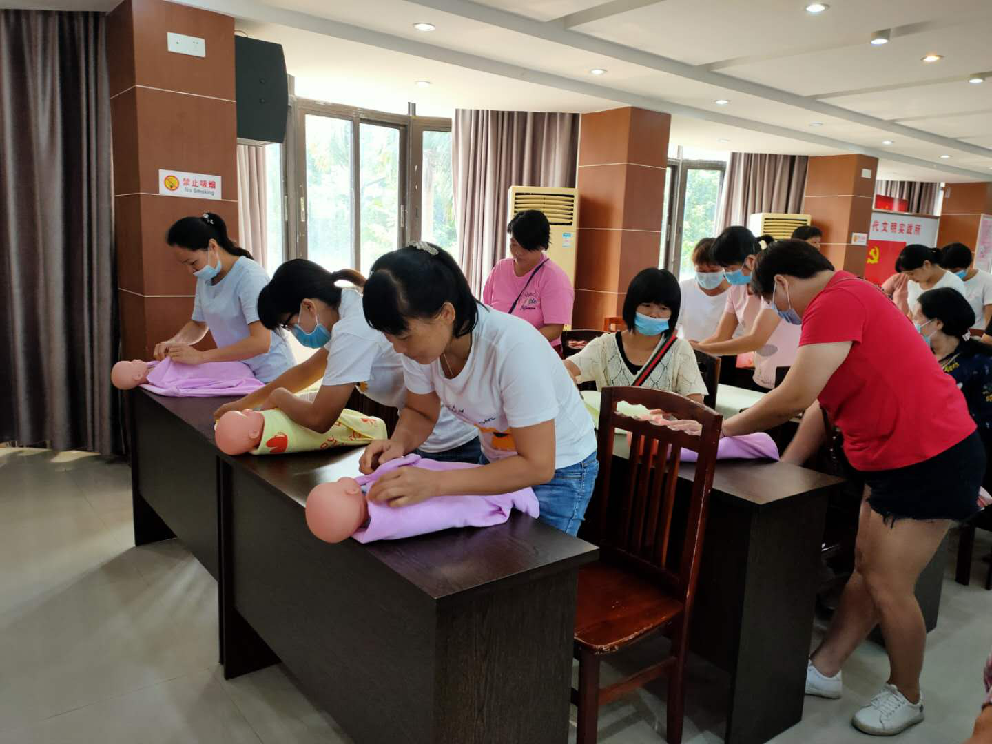 云城区前锋镇举办南粤家政培训班2