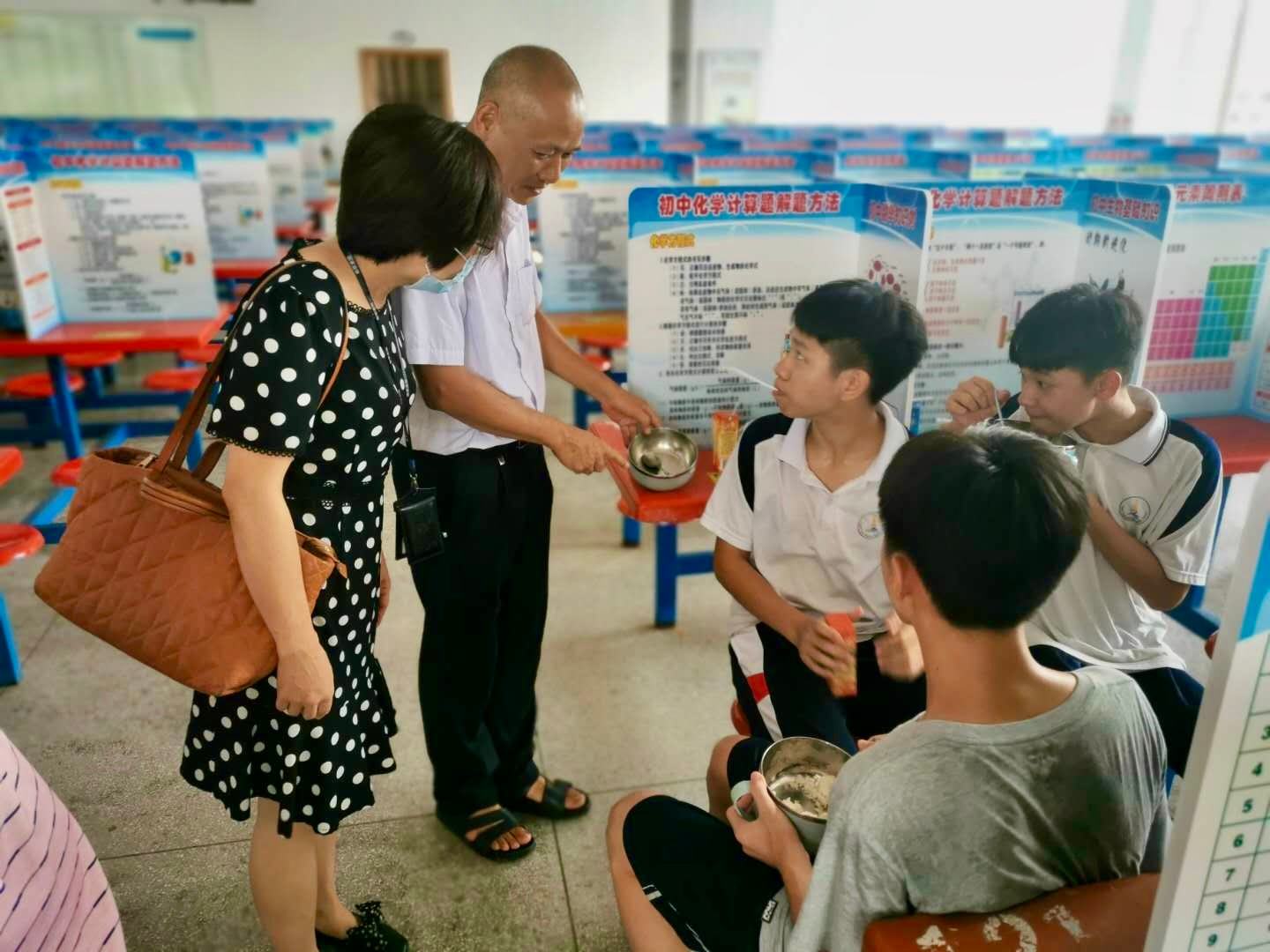 郁南：强化一线监督 制止餐饮浪费