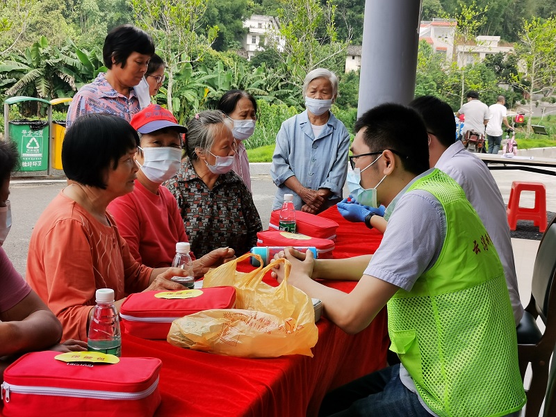 “全国科普日”义诊活动进龙岗2
