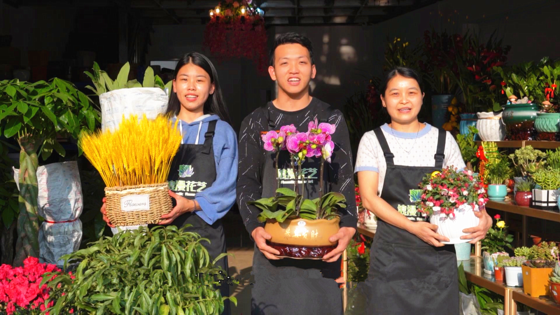 新兴线上迎春花市开张