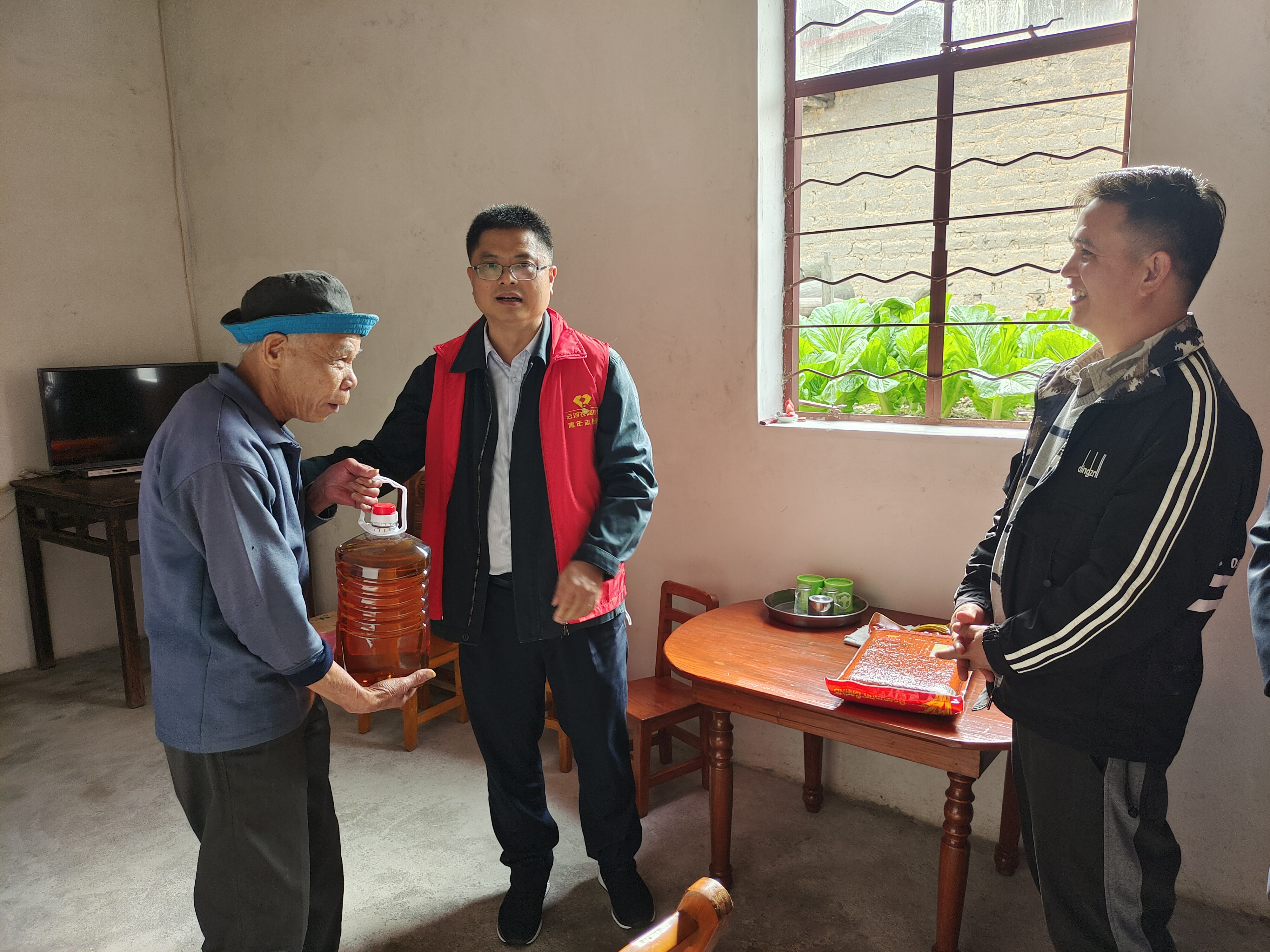 云浮市农商行系统党委：新春慰问送温暖 结对帮扶暖人心