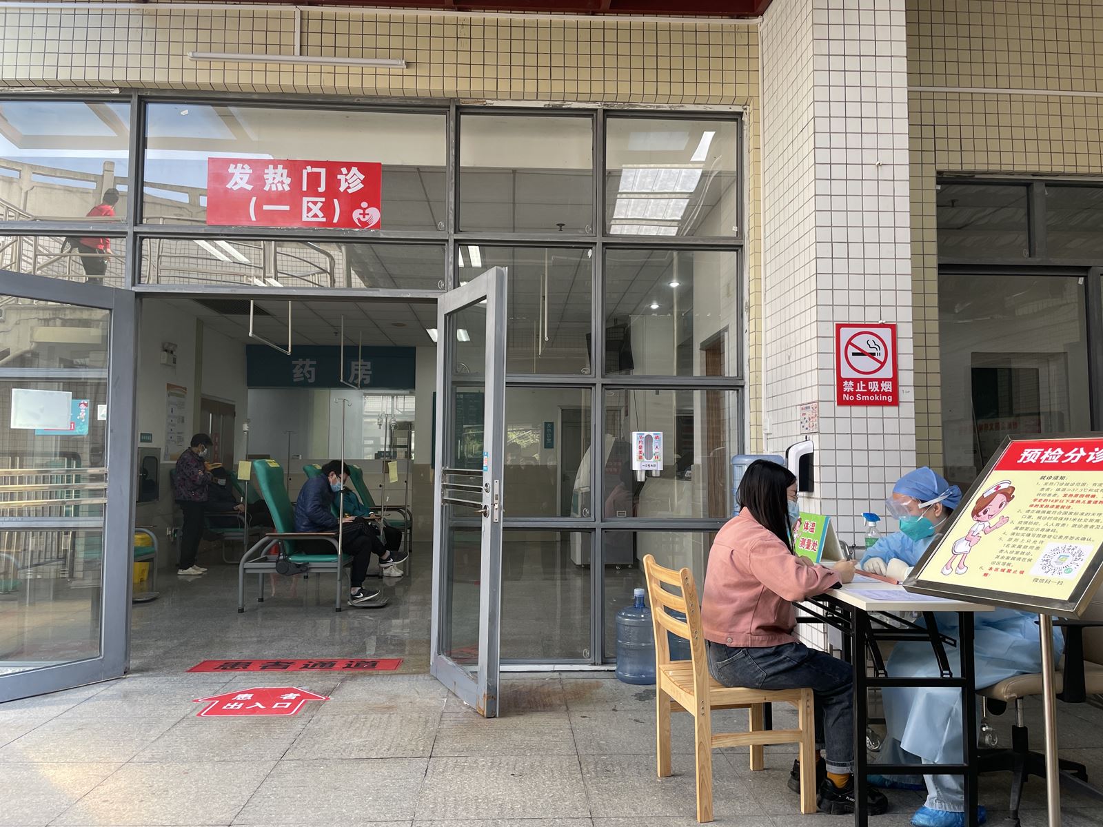 云浮市人民医院强化发热门诊“哨点”作用 筑牢疫情防控安全线