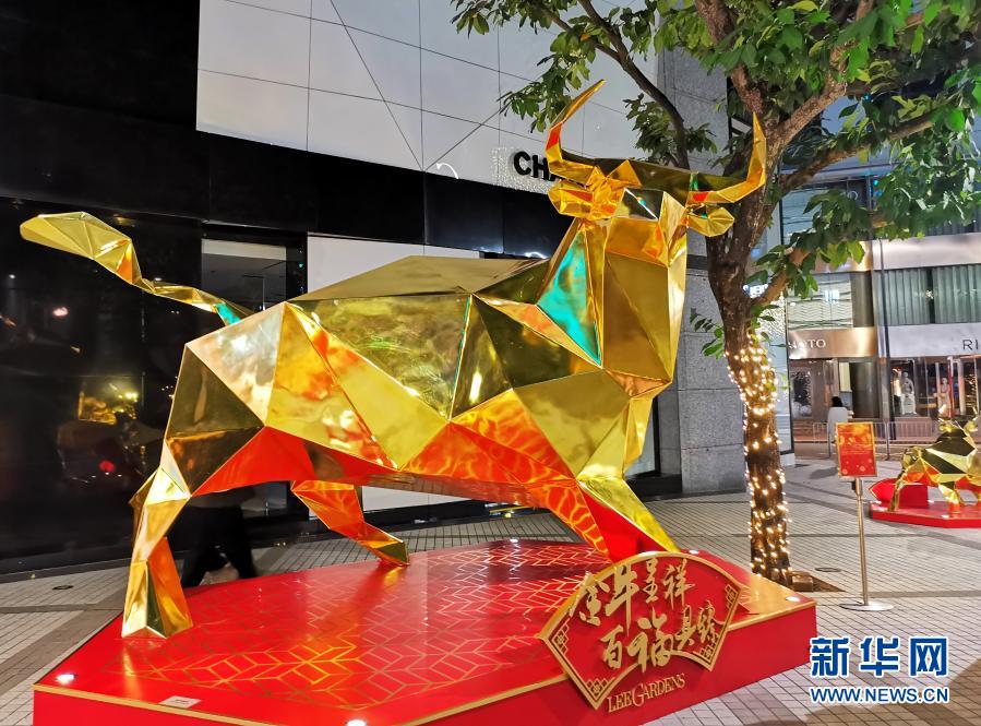 香港铜锣湾街头的“金牛”雕塑