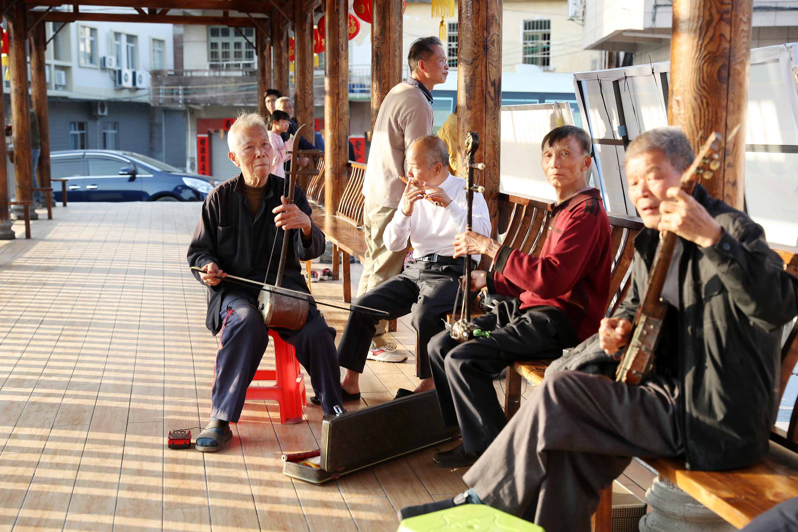 云安高村圩镇建起“八音桥