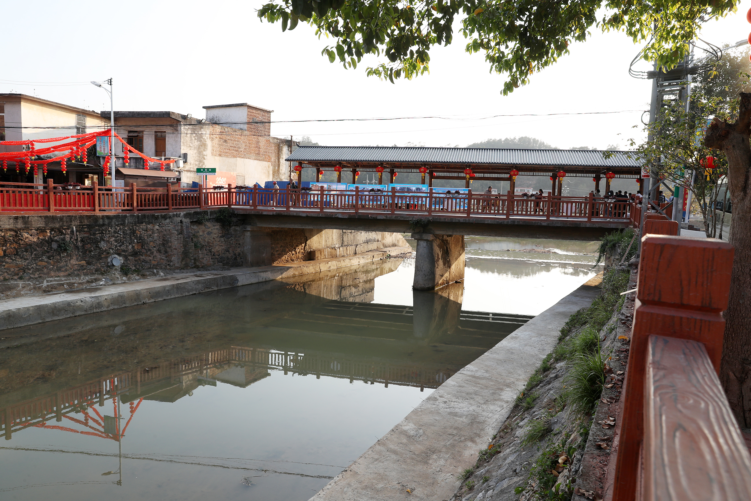 云安高村圩镇建起“八音桥1