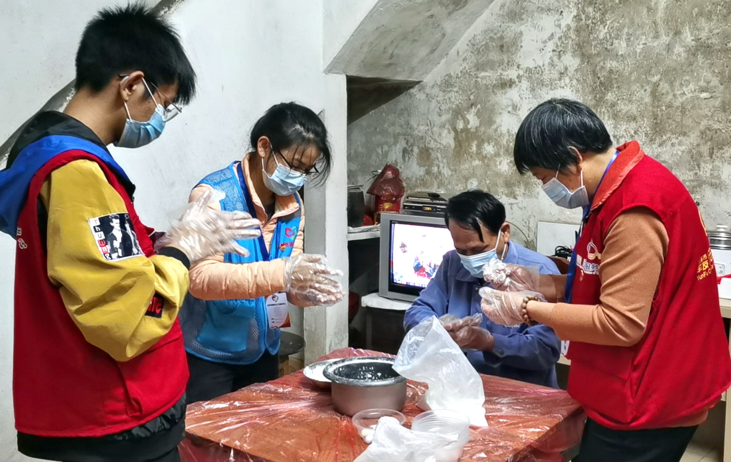 我们的节日·元宵节丨暖心汤圆甜进特困独居老人心里