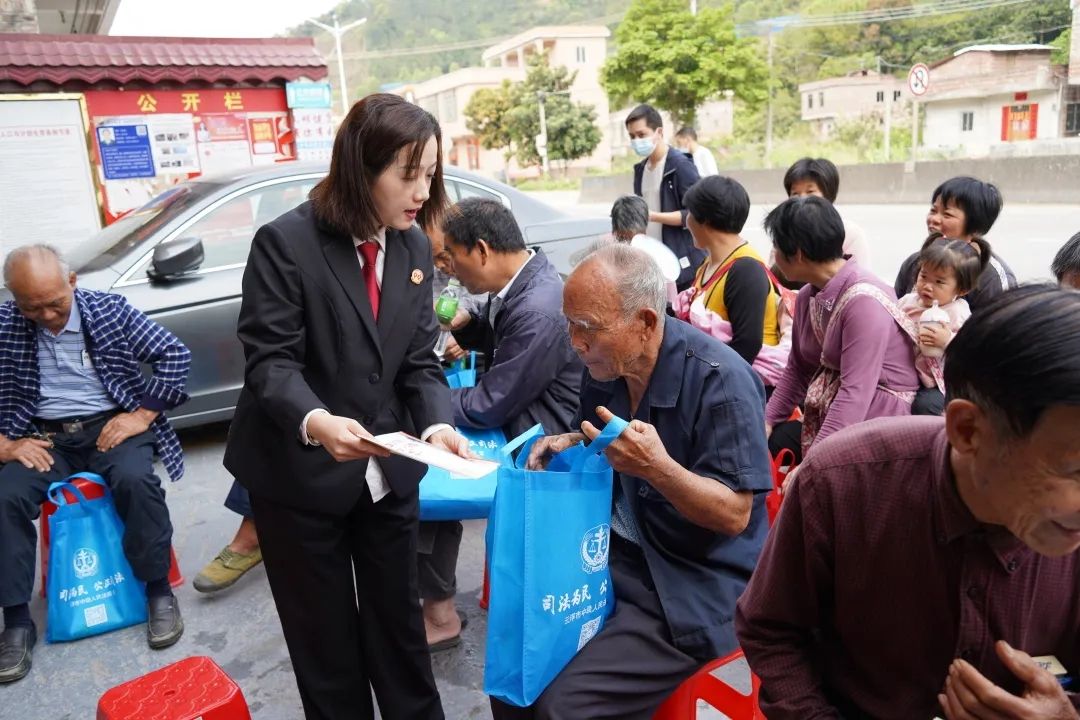 市法院到高潭村开展专项慰问暨“我为群众办实事”活动