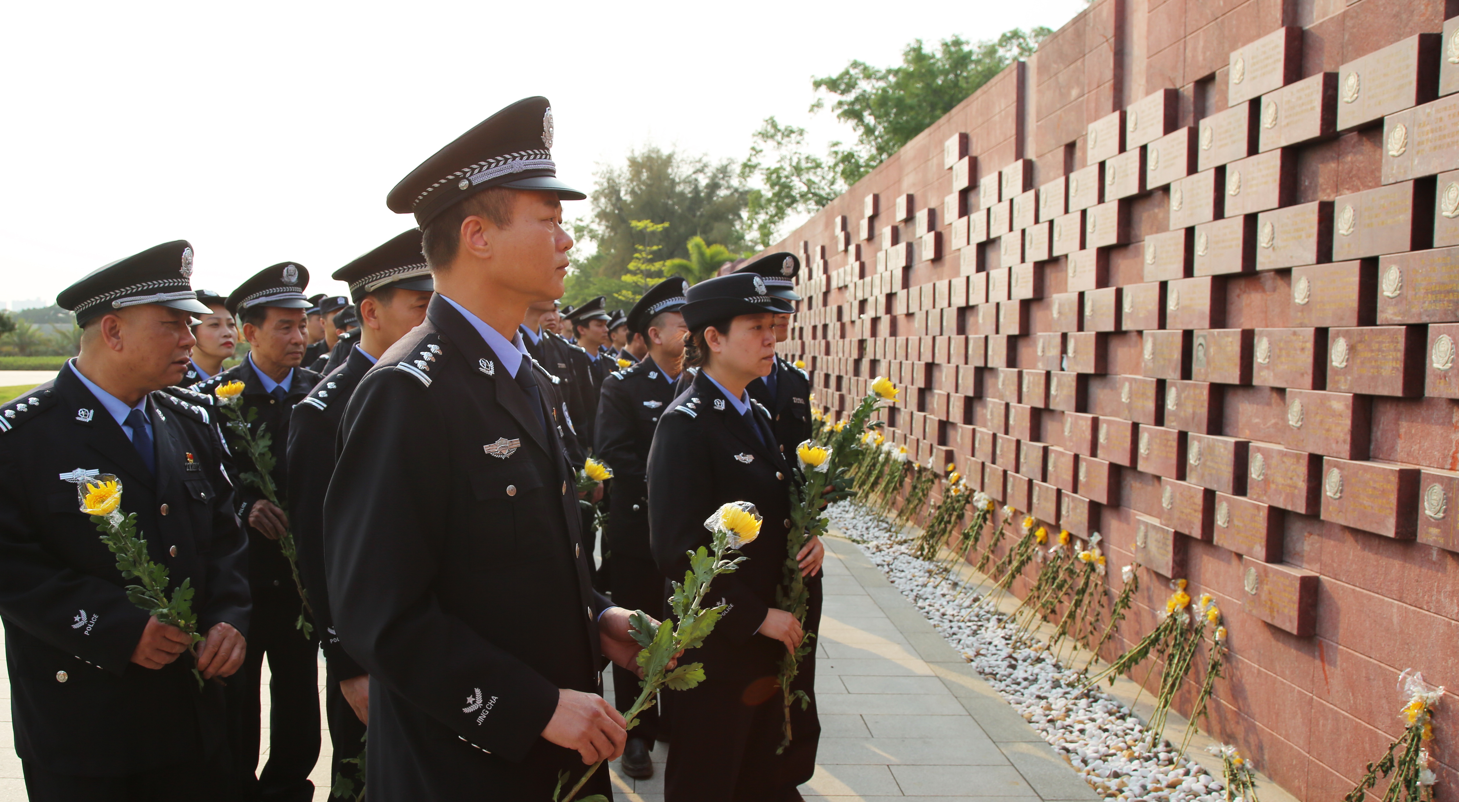 罗定市公安局全警开展英模教育学习活动1