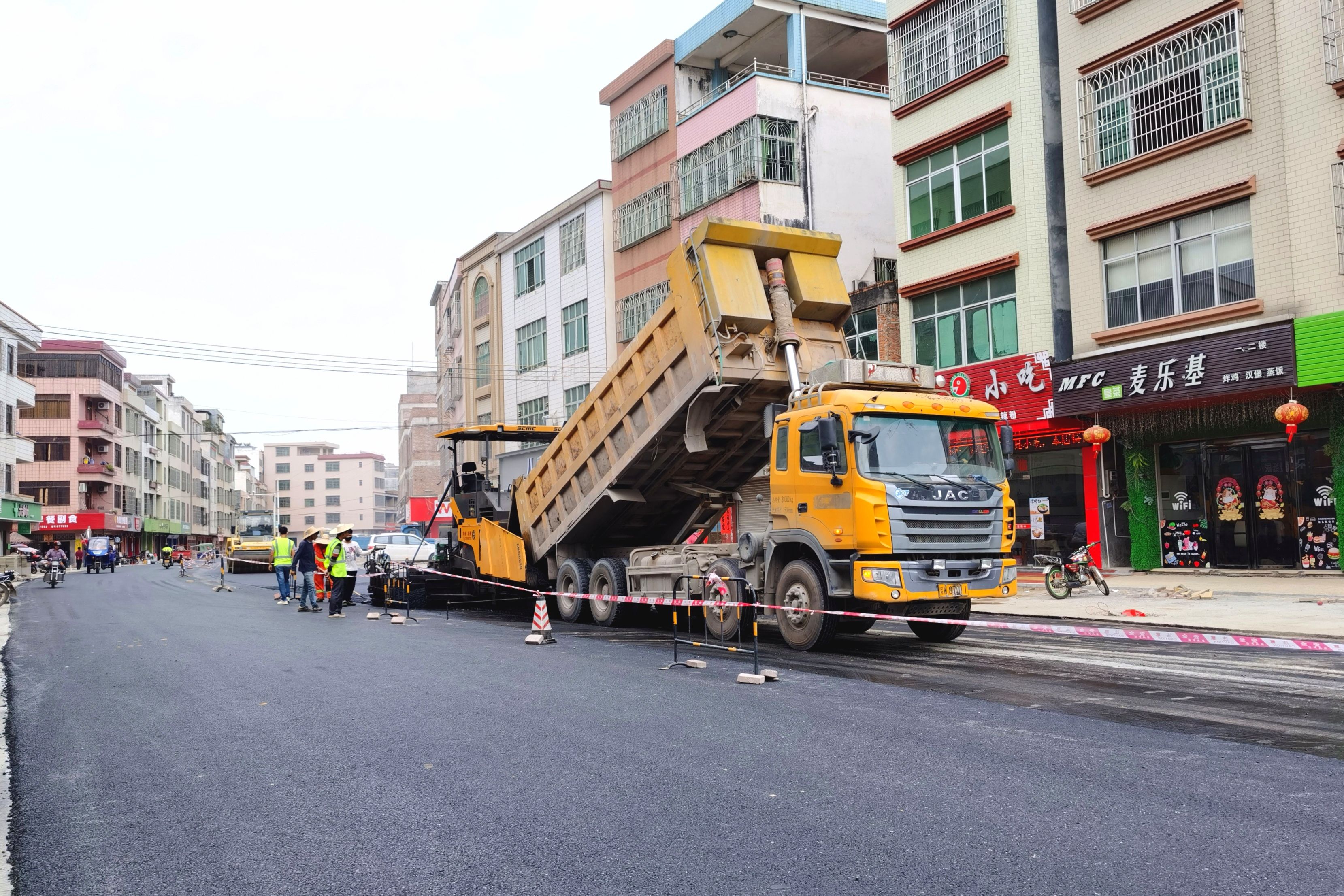 㒼塘镇加快美丽圩镇建设