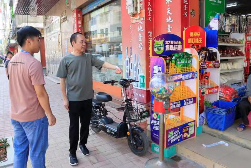 平台镇重拳整治乱摆乱卖现象