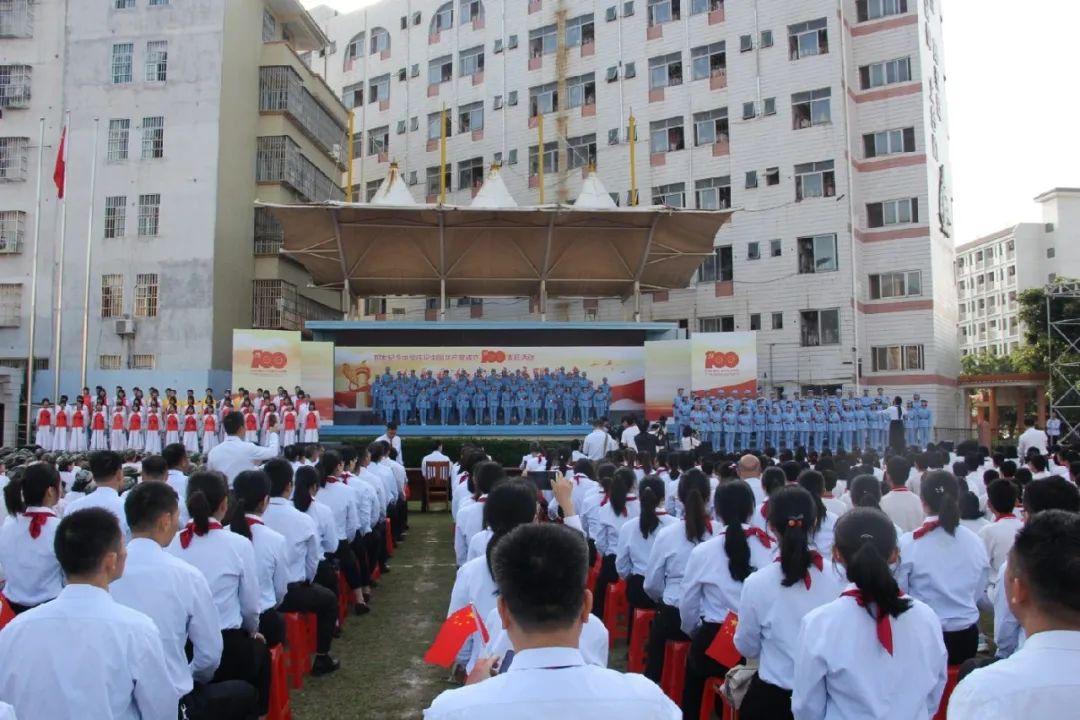 邓发纪念中学举行庆祝建党一百周年校园合唱活动