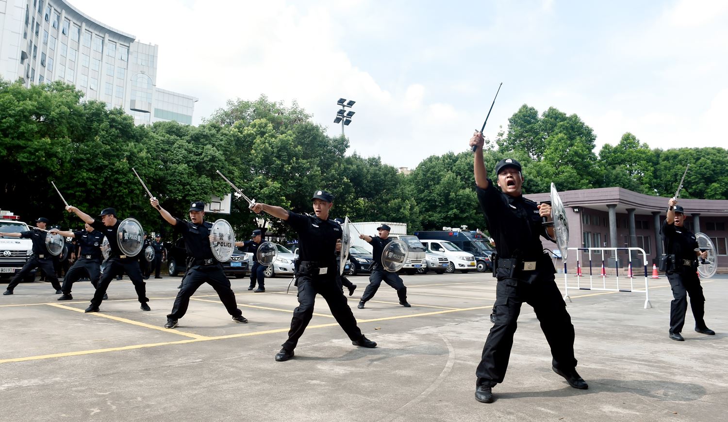 市公安局特警支队开展警务技能会操考核