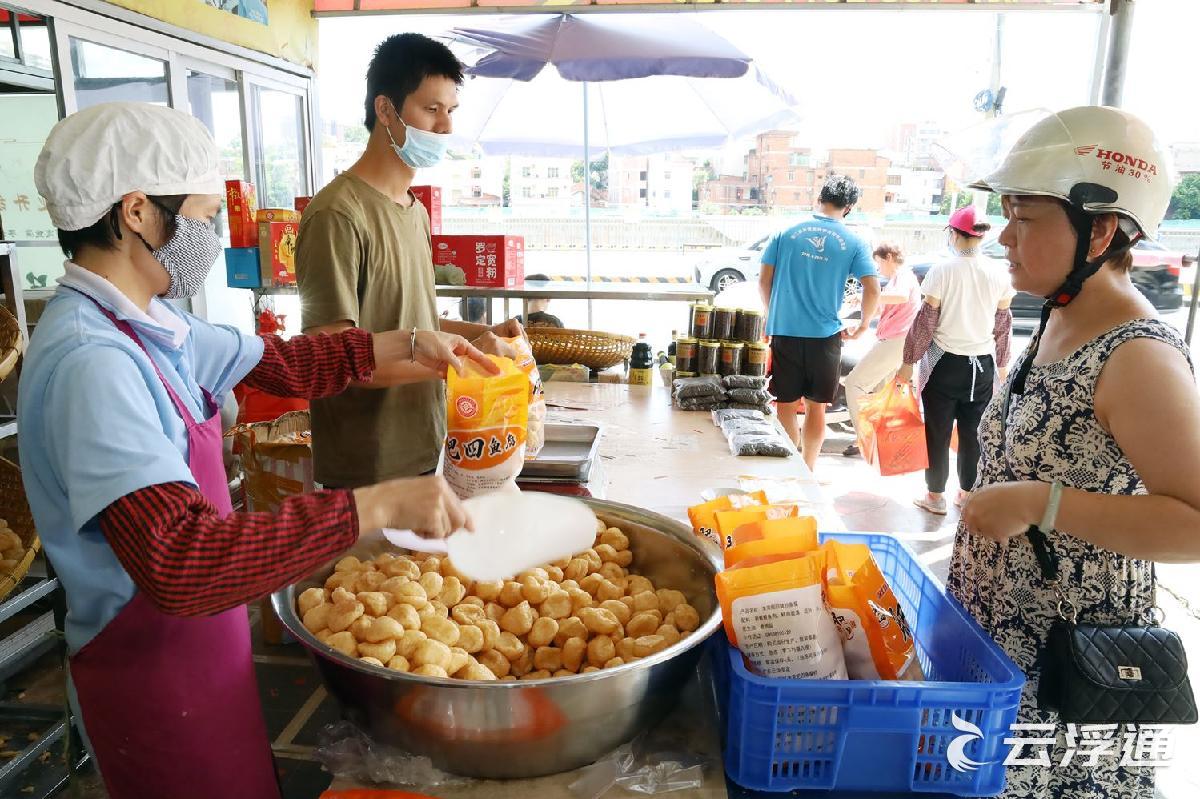 省级非遗项目罗定鱼腐传承点线上线下销售忙1