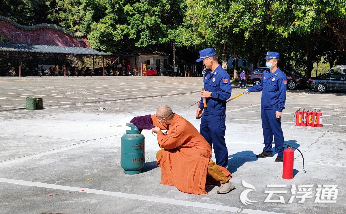 我市宗教界人士学念“防火经”(